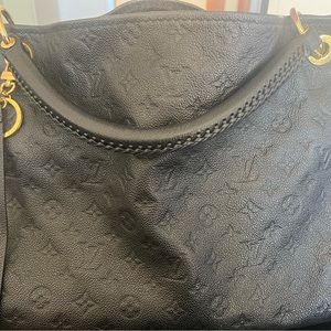 Louis Vuitton Black Artsy with matching zippered wallet!♥️💯♥️